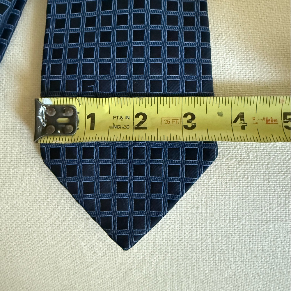 New! GUCCI Blue Geometric Pattern Silk Tie - Picture 16 of 16